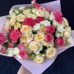 Букет кустовых роз микс 60 см — изображение 5
