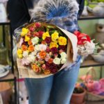 Букет кустовых роз микс 60 см — изображение 3