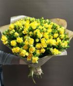 Букет кустовых роз желтые 40 см — изображение 4