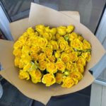 Букет кустовых роз желтые 40 см — изображение 3