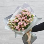 Букет кустовых роз розовые 40 см — изображение 7